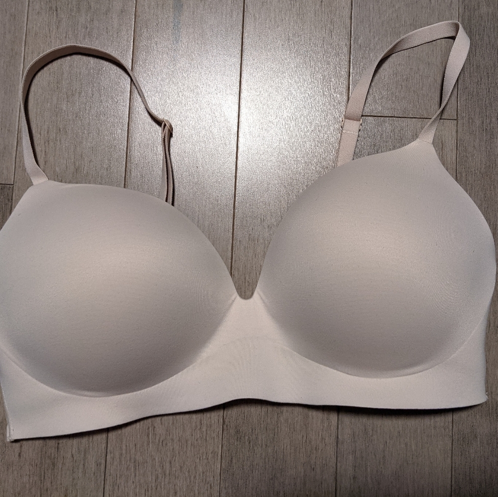 NWOT Victoria secret 36D